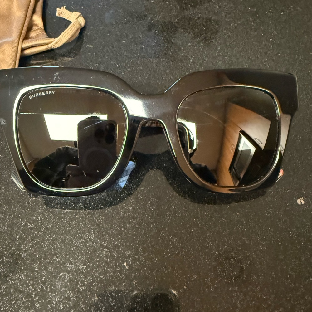 Burberry Sunglasses - Picture 4 of 9